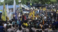 Massa aksi Aliansi Badan Eksekutif Mahasiswa Seluruh Indonesia (BEM SI) menyuarakan pendapatnya terkait polemik pemberhentian 56 pegawai KPK yang tak lolos tes wawasan kebangsaan (TWK).