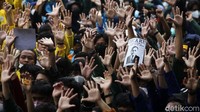 Massa aksi Aliansi Badan Eksekutif Mahasiswa Seluruh Indonesia (BEM SI) telah tiba di depan Gedung Merah Putih KPK, Jakarta Selatan, Senin (27/9/2021).