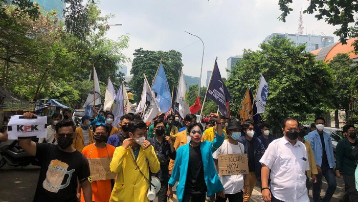 Massa Aliansi BEM SI tiba di KPK