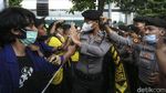 Memanas, Massa BEM SI dan Polisi Saling Dorong di KPK