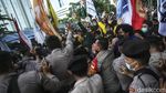 Memanas, Massa BEM SI dan Polisi Saling Dorong di KPK