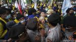 Memanas, Massa BEM SI dan Polisi Saling Dorong di KPK