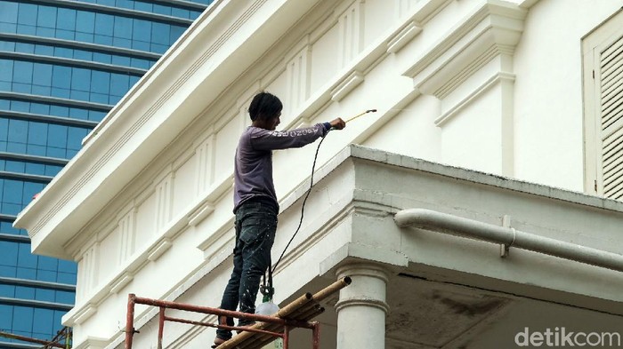 GPIB Immanuel Jakarta tengah direvitalisasi. Revitalisasi Gereja Immanuel dilakukan dalam rangka pengembangan destinasi wisata religi Pemprov DKI Jakarta.
