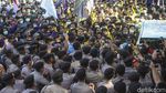 Lagi, Massa BEM SI Kembali Adu Dorong di KPK