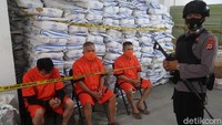 Agus menjelaskan dari pengungkapan tersebut pihaknya mampu meringkus 10 tersangka. Sedangkan di Yogyakarta polisi meringkus tiga orang tersangka yang bertugas mengelola dua pabrik obat ilegal.