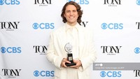 Bintang Aaron Tveit memenangkan penghargaan di kategori Best Performance by an Actor in a Leading Role di musikal Moulin Rouge!.  Foto: Getty Images via AFP/THEO WARGO