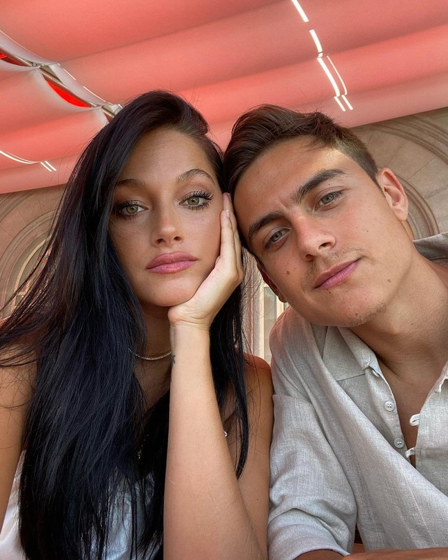 Oriana Sabatini sendiri dikenal sebagai seorang model, aktris, dan penyanyi asal Argentina. Oriana dan Paulo Dybala diketahui berpacaran sejak 2018. Foto: Instagram @orianasabatini