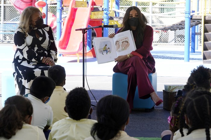 Pangeran Harry dan Meghan Markle di New York City Meghan, the Duchess of Sussex, reads from her book