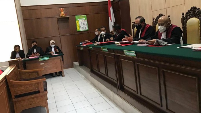 pejabat bumn divonis karena menikah siri