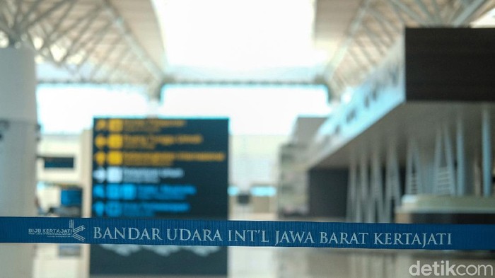 Bandara Internasional Jawa Barat (BIJB) alias Bandara Kertajati kini sepi karena tidak ada penerbangan komersial. Kondisinya bak mati suri.