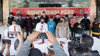 Praktik cabul itu sudah dimulai 5 tahun lalu oleh tersangka D namun mulai intens sekitar 2 tahun terakhir. Djuhandani masih mendalami apakah praktik tersebut hanya berlaku pada komunitas penyuka sesama jenis atau tidak.