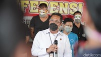 Direktur Reskrimum Polda Jateng, Kombes Djuhandani Rahardjo Puro mengatakan pada 25 September 2021 lalu sekitar pukul 17.00 WIB petugas mendatangi sebuah indekos Banjarsari, Solo, setelah ada laporan masyarakat soal praktik prostitusi sesama jenis.