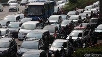 Terkait kinerja lalu lintas secara pasti angka kenaikan belum bisa menyampaikan. Tapi kalau dilihat-lihat memang di beberapa ruas jalan ada kenaikan. Hal itu disampaikan oleh Kepala Bidang Lalu Lintas Dinas Perhubungan DKI Jakarta Rudy Saptari.