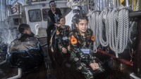 Diketahui prosesi ini sudah dilakukan oleh TNI AL sejak KRI Dewa Ruci ada di Indonesia pada tahun 1953, dan sekarang diteruskan oleh KRI Bima Suci dan Kapal-kapal perang yang ada di Indonesia.  