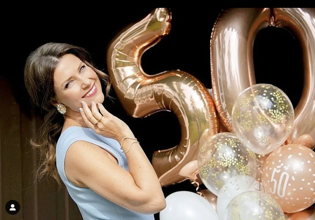 Tindakan Putri Märtha Louise yang dianggap membantu praktik perdukunan ini pun telah memicu reaksi keras dari pers dan orang-orang Norwegia biasa. Foto: Dok. Instagram @princessmarthalouise, @shamandurek