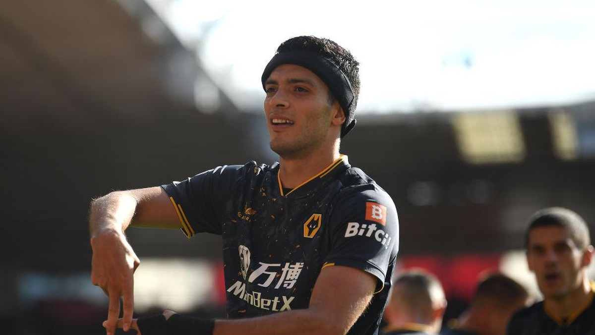 Raul Jimenez bikin gol lagi setelah hampir setahun absen (Getty Images/Alex Davidson)