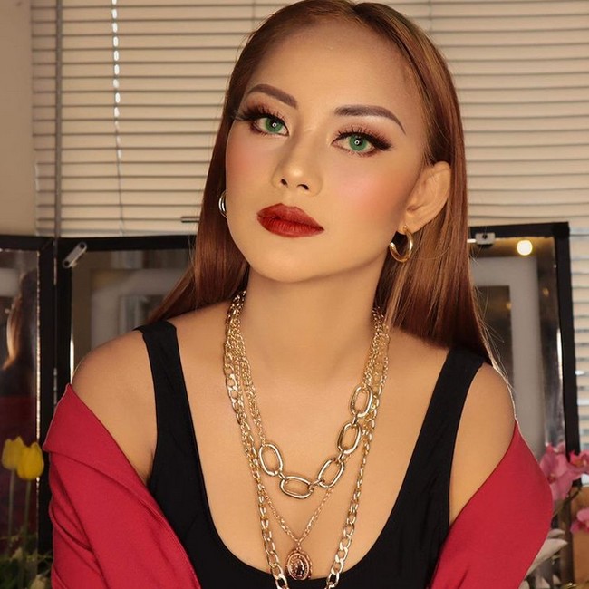 Dulu punya kecantikan alami, kini penampakan Rita pun semakin cantik dengan full makeup. Foto: dok. Instagram/@itsritagaviola