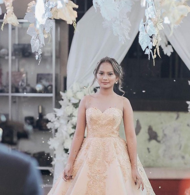 Kisah Rita dimulai tahun 2016 saat dia secara tidak sengaja difoto oleh fotografer Filipina Topher Quinto Burgos. Kala itu, Rita tengah meminta-minta di jalanan. Saat itu usia Rita masih 13 tahun. Foto: dok. Instagram/@itsritagaviola