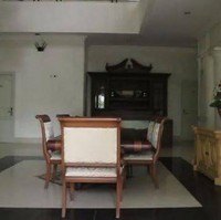 Di sini, tempat Desi biasa berkumpul bersama keluarga atau kerabatnya untuk menikmati makanan. (Foto: YouTube/Catatan si Andre)