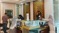 Wakil Menteri BUMN II Kartika Wirjoatmodjo dalam rapat kerja dengan Komisi VI DPR RI, Rabu (22/9) lalu menerangkan, bahwa pihaknya akan menyampaikan perkembangan mengenai diskusi dengan OJK kepada Komisi VI. Kemungkinan akan muncul aturan baru mengenai bank bullion yang kini sedang dibahas dengan Menko Perekonomian.