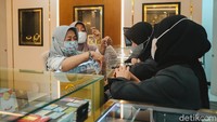 Di Indonesia saat ini belum ada izin untuk sbuah bank menyimpang secara fisik emas.