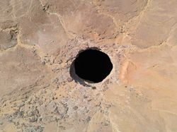 Potret Dasar Sumur Neraka yang Disebut Penjara Jin, Apa Isinya?