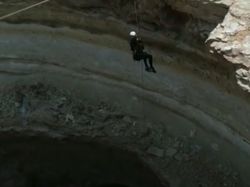 Potret Dasar Sumur Neraka yang Disebut Penjara Jin, Apa Isinya?