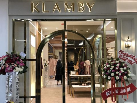 Toko pertama Wearing Klamby di Plaza Indonesia.