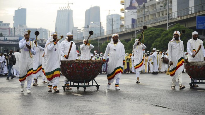 Festival Meskel untuk memperingati penemuan Salib Sejati digelar di Ethiopia. Acara itu dihadiri ribuan umat Kristen Ortodoks.