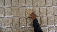 Selain itu, Subur baru-baru ini juga mendapatkan suntikan modal tambahan dari KUR Super Mikro BRI. Ia mempergunakan kredit tersebut untuk menambahkan modal sekaligus memenuhi perlengkapan produksi tempe.