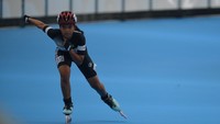 Dalam final nomor 200 meter individual time trial (ITT) putri PON tersebut, Dhinda Salsabila berhadapan dengan wakil dari Sumatera Utara Khansa Nayra dan Maluku Utara Nurul Nazwa. Begini aksi atlet sepatu roda putri Maluku Utara Nurul Nazwa yang memacu kecepatannya pada final nomor 200 meter individual time trial (ITT) putri PON Papua.  