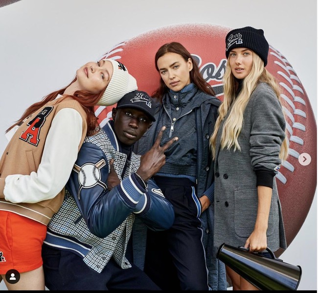 Dalam unggahan Instagramnya, Alica Schmidt membagikan foto-foto momen kebersamaannya dengan model ternama dunia yang ikut tampil di fashion show Hugo Boss. Dia berpose bersama Gigi Hadid, Irina Shayk dan influencer gaming Khaby Lame. Foto: Instagram @ alicasmd