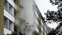Sedikitnya 25 orang mengalami luka-luka dan harus dilarikan ke rumah sakit setempat usai ledakan terjadi.