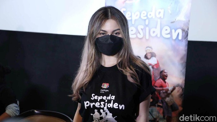 Ariel Tatum saat hadiri acara film terbarunya yakni Sepeda Presiden di Djakarta Theater.