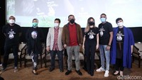Ariel Tatum bersama pemain dan sutradara film Sepeda Presiden saat dijumpai di Djakarta Theater pada Selasa (28/9). Pool/Noel/detikFoto