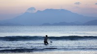 Pantai yang berada di Tarahan, Katibung, Kabupaten Lampung Selatan, ini kerap dikunjungi masyarakat di saat akhir pekan maupun libur panjang.