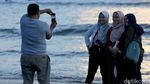 Berburu Matahari Terbenam di Pantai Sebalang Lampung
