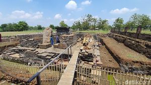 Ekskavasi Candi Tribhuwana Tunggadewi, Arkeolog Cari Bagian Pagar dan Halaman
