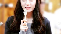 Dilraba kerap menjadi sorotan karena parasnya yang cantik. Ia juga jago akting dan beberapa film yang dibintanginya sukses mendapatkan rating tinggi.  Foto: Instagram @dear_dlrb