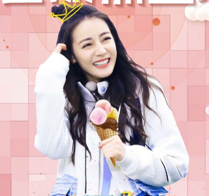 Cantiknya Dilraba Dilmurat, Aktris China yang Doyan Jajan Burger Cantiknya Dilraba Dilmurat, Aktris China yang Doyan Jajan Burger