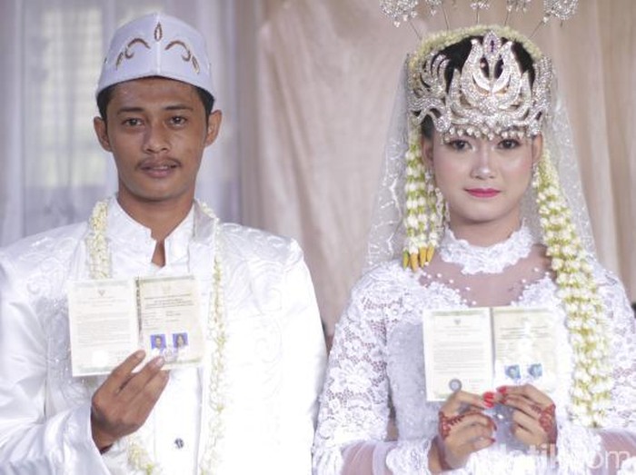 Foto pernikahan Amel dan Chandra. Foto: Dok. pribadi Ayu Amelia Putri. Foto pernikahan Amel dan Chandra. Foto: Dok. pribadi Ayu Amelia Putri.