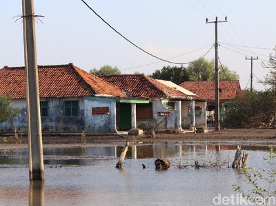 Ironi Desa Bahagia di Pesisir Bekasi yang Terancam Tenggelam