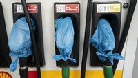 Kondisi itu kian diperparah dengan aksi panic buying yang terjadi di kalangan masyarakat. AP Photo/Jon Super.  