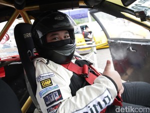 Firenze Akello, Bocah 11 Tahun yang Pilih Jadi Drifter karena Suka Banyak Asapnya