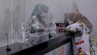 detikcom bersama BRI mengadakan program Sinergi Ultra Mikro di Bandar Lampung dan Semarang untuk memantau upaya peningkatan inklusi finansial masyarakat melalui sinergi BRI, Pegadaian, dan PNM dalam Holding Ultra Mikro. Holding Ultra Mikro berupaya mendukung pertumbuhan ekonomi yang kuat dan berkelanjutan untuk peningkatan UMKM di Tanah Air. Untuk informasi lebih lengkap, ikuti beritanya di https://sinergiultramikro.detik.com/.