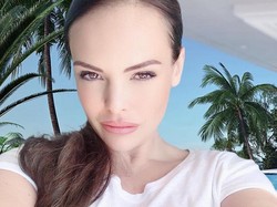 Foto: Penampakan Model Seksi Antivaksin, Berakhir Corona & Koma