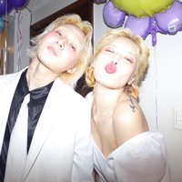 Pada 2018, publik dikejutkan dengan foto HyunA dan DAWN yang dibeberkan Dispatch. Agensi mereka membantah rumor pacaran, namun keduanya mengakui hubungan mereka. HyunA dan DAWN terlibat cinta lokasi saat dipertemukan dalam grup Triple H dan mulai berpacaran pada 2016. Foto: dok. Instagram @hyunah_aa