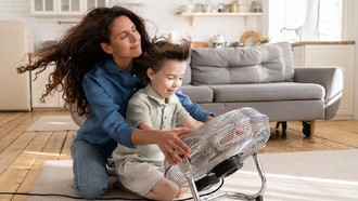 Suka Duka Wanita Jadi Pengasuh Anak Orang Kaya, Sehari Digaji Rp 33 Juta