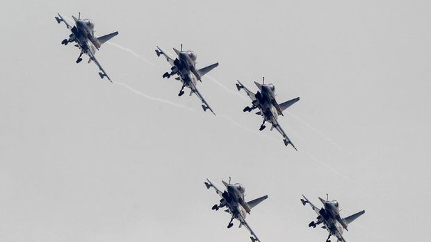 Jet tempur J-16D China. (REUTERS/ALY SONG)