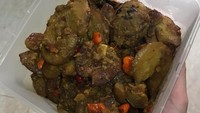 Doyan jengkol, Joy bahagia dapat kiriman jengkol dari sahabatnya. Ia bilang kalau rasanya enak dan harganya murah.